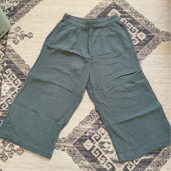 Madewell - The Petite Untailored Wide-Leg Crop Pant in Lightspun - Picture 1 of 4